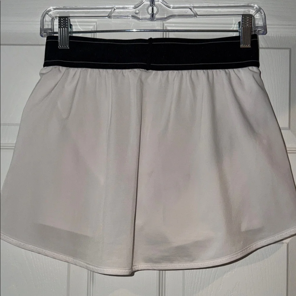 ALO Yoga Black and Cream Skirt